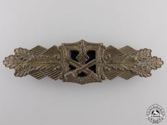 A Bronze Grade Close Combat Clasp By Arbeitsgemeinschaft Metall Und Kunststoff