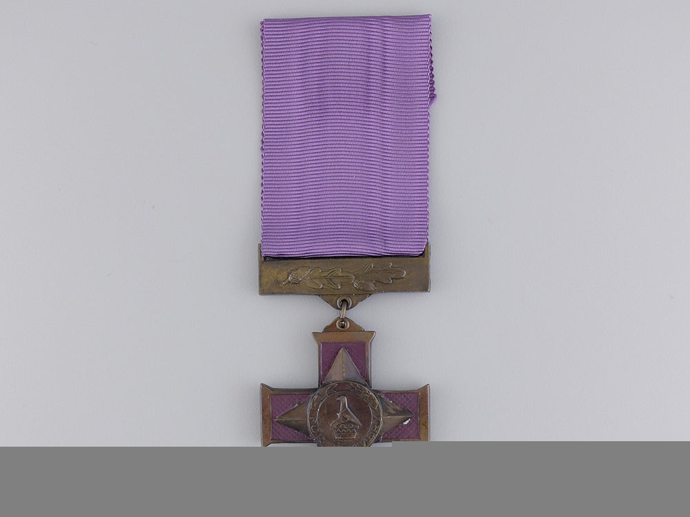 a_bronze_zimbabwe_cross_for_gallantry_to_trooper_kwasara_a_bronze_zimbabw_53f76eb929983