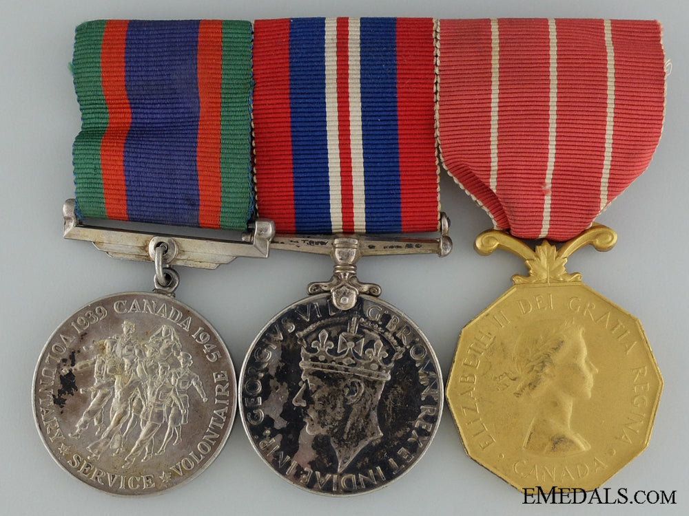 a_canadian_forces_decoration_medal_bar_to_c.e._ross_rcaf_a_canadian_force_5373d347ed9f0