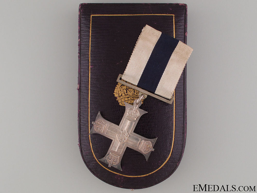 a_cased_wwi_issue_military_cross_a_cased_wwi_issu_524ae9c53fc6e