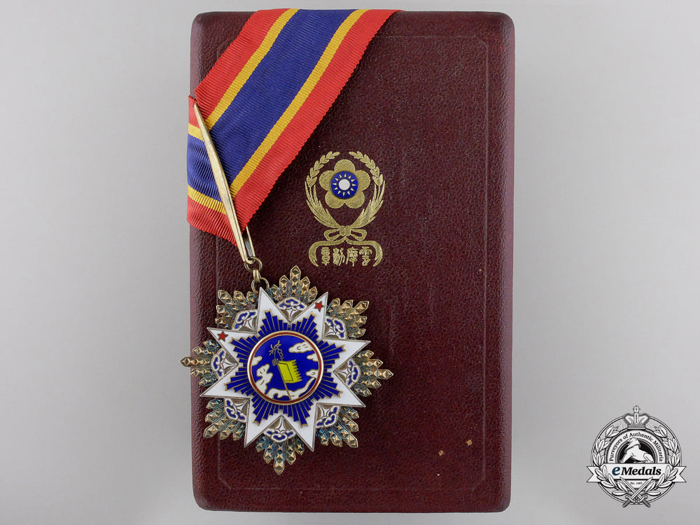china,_republic._an_order_of_the_resplendent_banner;_v_class_commander,_c.1935_a_chinese_order__55ce294c65755_1_1