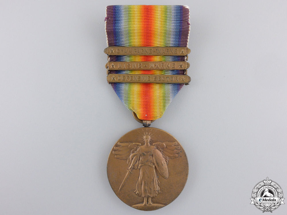 a_first_war_american_victory_medal;_three_bars_a_first_war_amer_559c0a42c2a0f