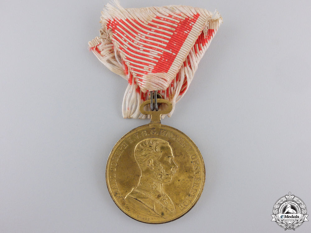 a_first_war_austrian_golden_bravery_medal_a_first_war_aust_559c292ccb09d