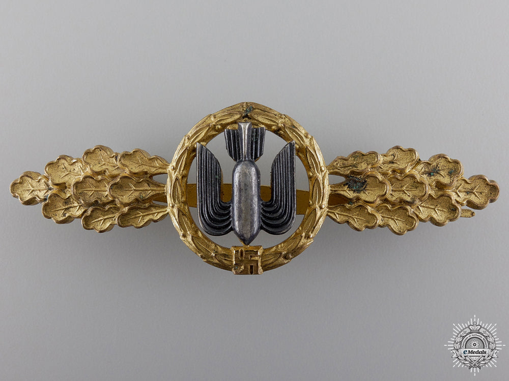 a_gold_grade_clasp_for_bomber_pilots_by_g.h._osang_of_dresden_a_gold_grade_cla_54b961fc5f342