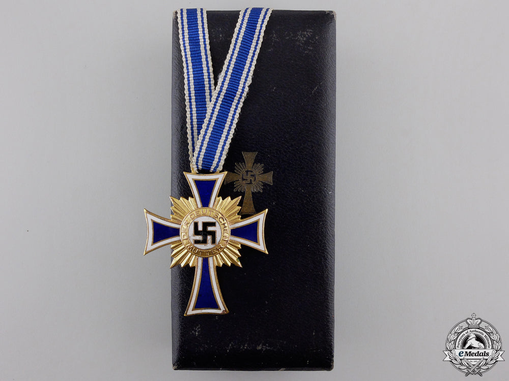 a_gold_grade_german_mother's_cross_with_case_by_werner_redo_a_gold_grade_ger_554b77b4c7b2f