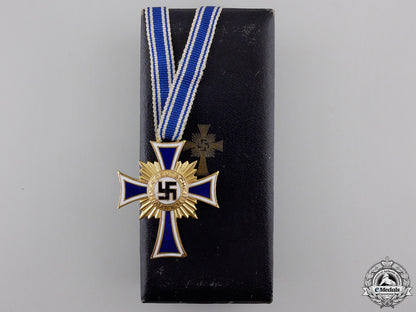 a_gold_grade_german_mother's_cross_with_case_by_werner_redo_a_gold_grade_ger_554b77b4c7b2f