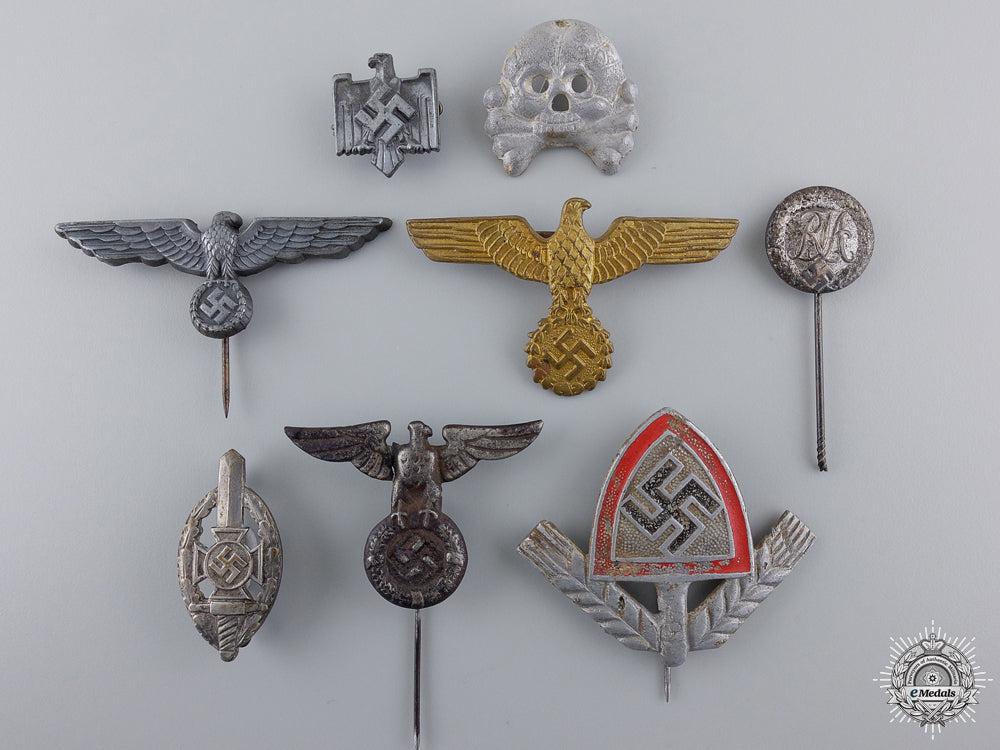 a_lot_of8_third_reich_period_insignia_a_lot_of_8_third_54de39752134a