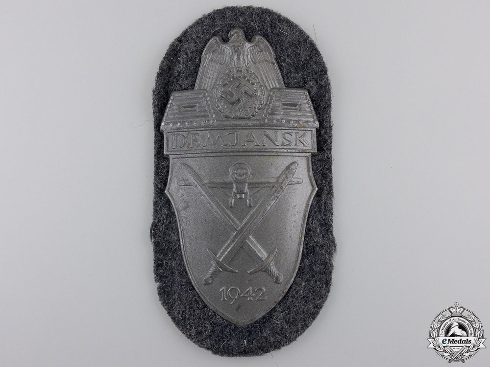 a_luftwaffe_issue_demjansk_campaign_shield_a_luftwaffe_issu_5550e300e0ba7