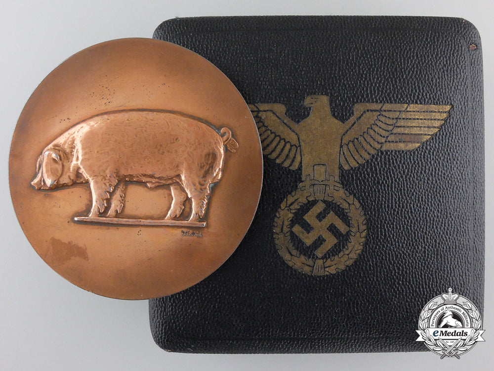 a_minister_of_food_and_agriculture_award_medal_for_the_raising_of_pigs_a_minister_of_fo_55cf6715efe5c