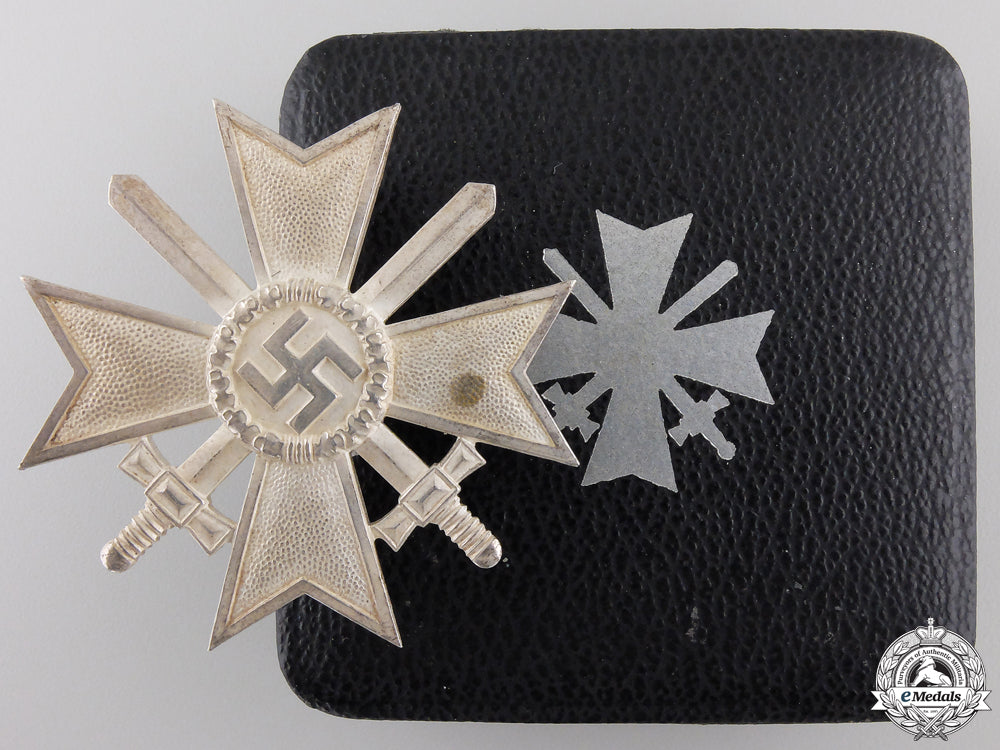 a_mint_war_merit_cross_first_class_with_swords&_case_a_mint_war_merit_554a4e69c021b