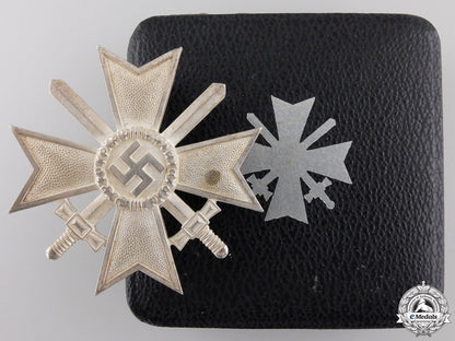 a_mint_war_merit_cross_first_class_with_swords&_case_a_mint_war_merit_554a4e69c021b