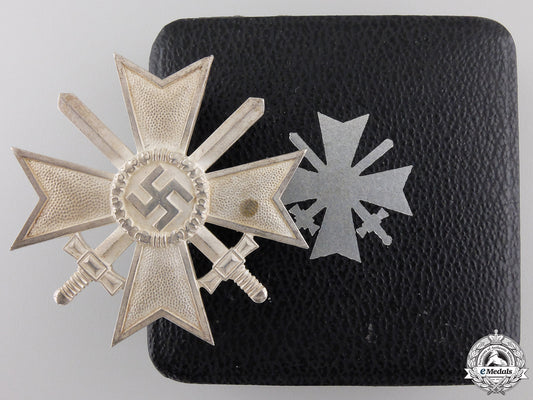 a_mint_war_merit_cross_first_class_with_swords&_case_a_mint_war_merit_554a4e69c021b