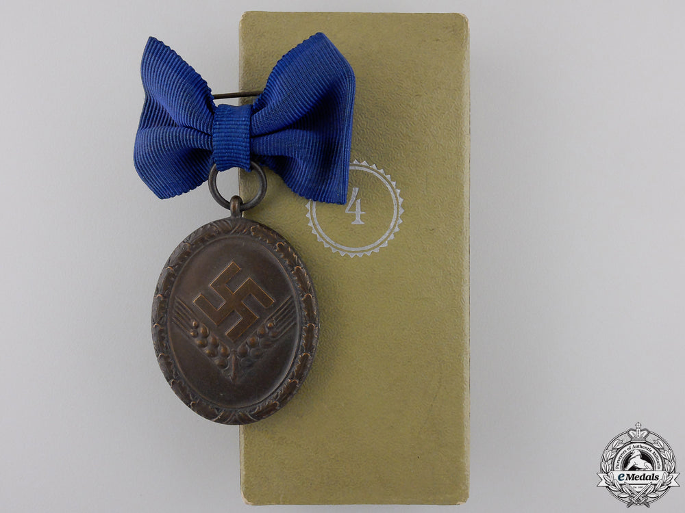 a_rad_long_service_award_for_women;4_th_class_with_case_a_rad_long_servi_555b3a3697fa5