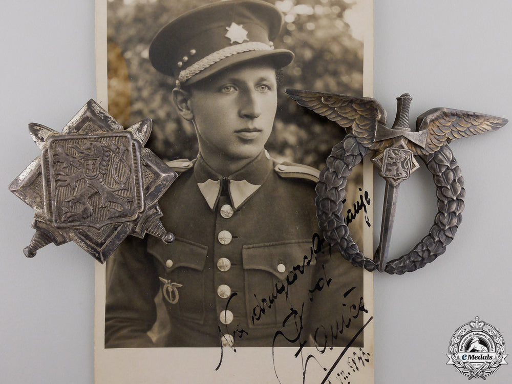 a_second_war_czech_pilot's_badge_with_photograph_a_second_war_cze_553fdbe7df15a