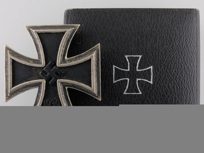 a_second_war_iron_cross_first_class1939_by_meybauer,_berlin_a_second_war_iro_555f50a7e8949