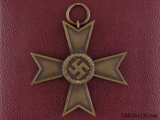 a_second_war_war_merit_cross;2_nd_class_with_cased_a_second_war_war_544aaa82b42bb