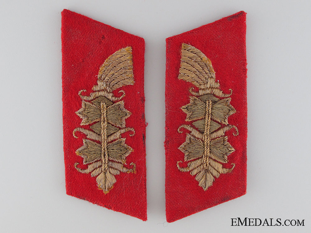 a_set_of_matching_army_collar_tabs_a_set_of_matchin_5318bcfdba8b7