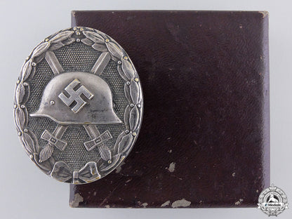 a_silver_grade_wound_badge;_marked30_with_case_a_silver_grade_w_5597eccb45979