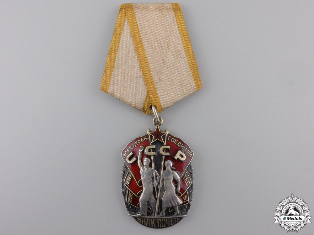 a_soviet_russian_order_of_the_badge_of_honour;_type_iv_a_soviet_russian_553a3f7325064