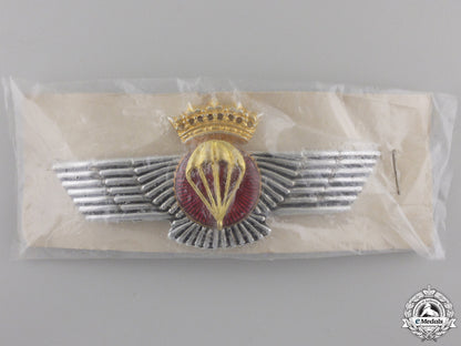 a_spanish_air_force_parachutist's_qualification_badge_a_spanish_air_fo_555f79745c057