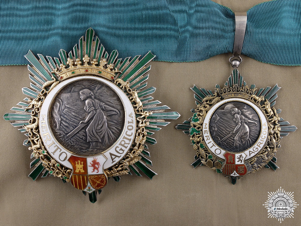 spain,_franco_period._an_order_of_agricultural_merit,_commander,_c.1935_a_spanish_order__54dfb54324a50
