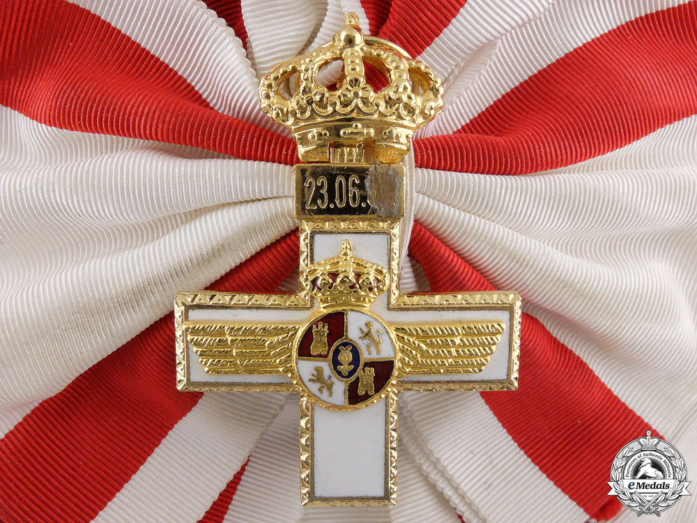 spain,_kingdom._an_order_of_military_merit_with_white_distinction;_grand_cross,_c.1970_a_spanish_order__55789638cbbe4_1