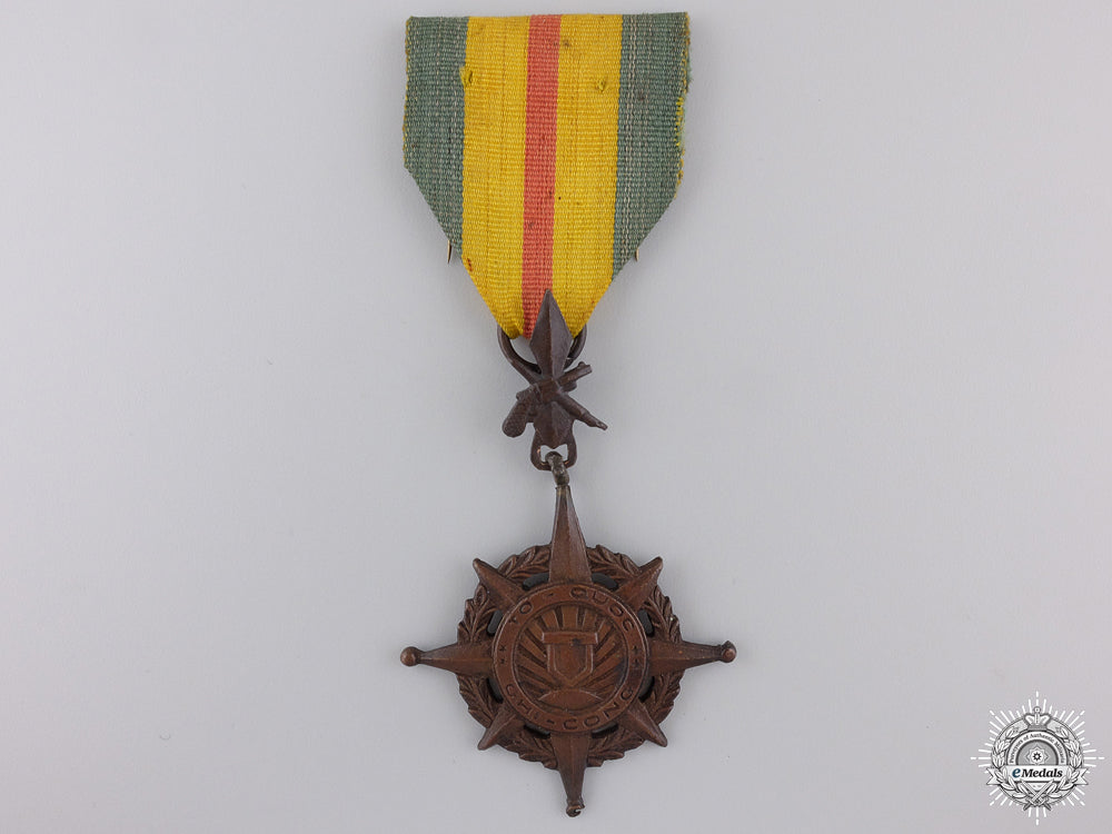 a_vietnamese_police_honour_medal;3_rd_class_a_vietnamese_pol_54fb10a582a09