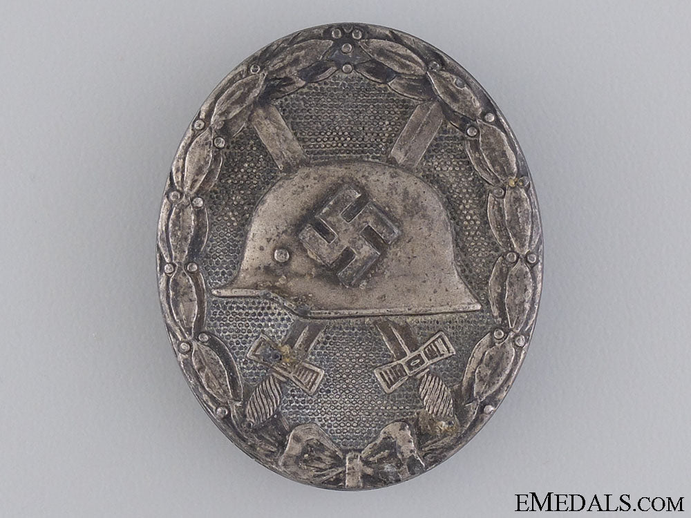 a_wwii_wound_badge;_silver_grade_by_hauptmünzamt_a_wwii_wound_bad_543e9e1d437dd