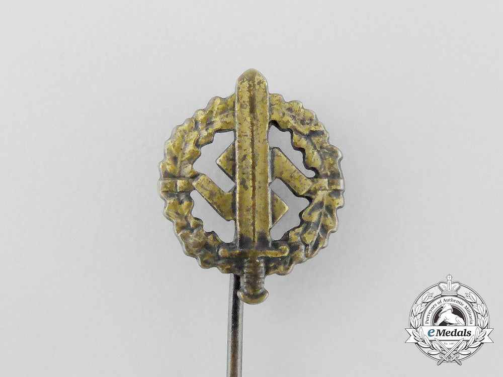 a_miniature_gold_grade_sa_sports_badge_stick_pin_aa_0616_1