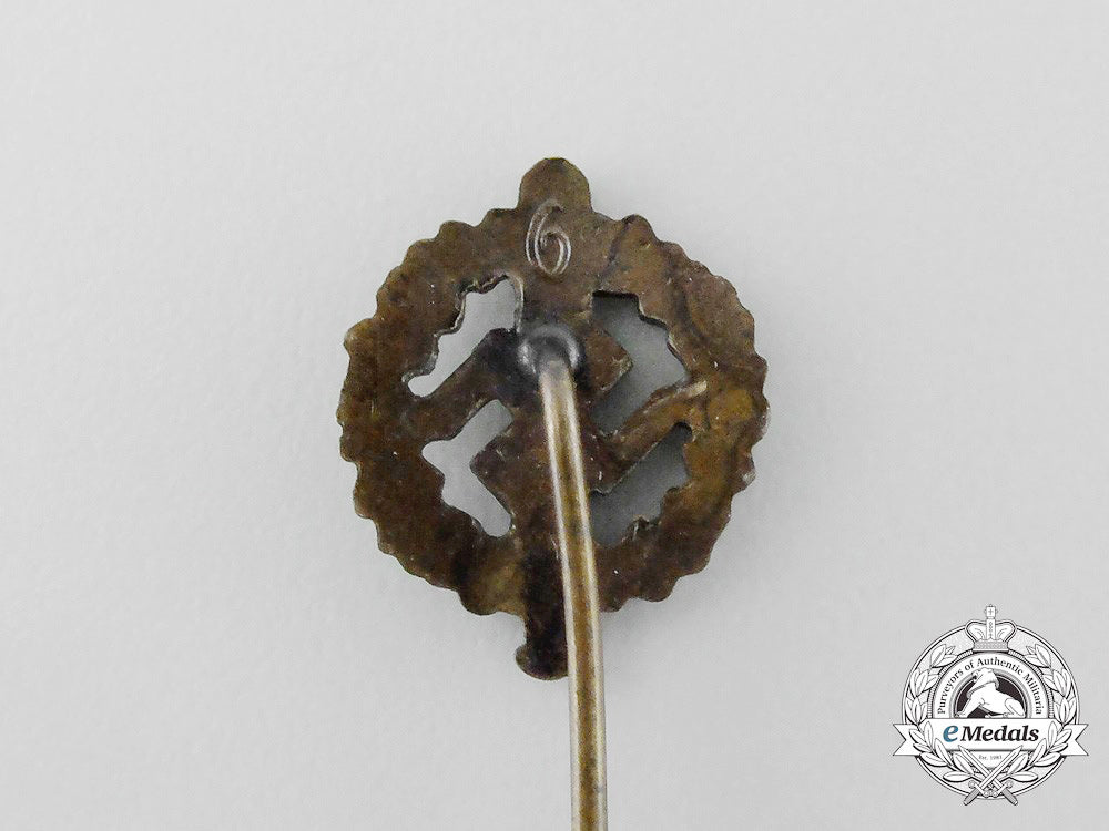 a_miniature_gold_grade_sa_sports_badge_stick_pin_aa_0617_1