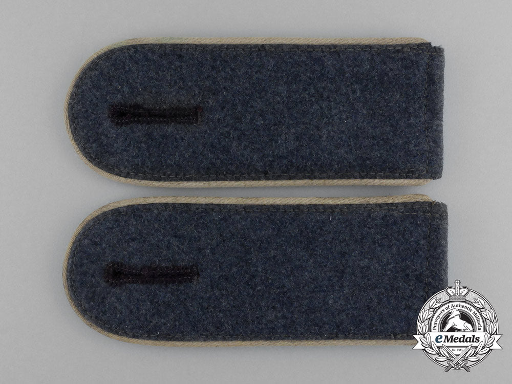 a_mint_and_unissued_pair_of_luftwaffe_hermann_goering_division_em’s_shoulder_boards_aa_0852