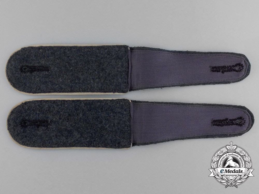 a_mint_and_unissued_pair_of_luftwaffe_hermann_goering_division_em’s_shoulder_boards_aa_0854