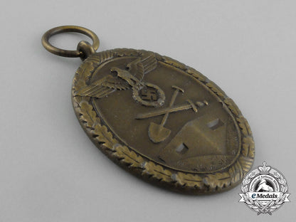a_german_defence_wall(_west_wall)_medal_with_e._f._wiedmann_of_frankfurt_aa_0915