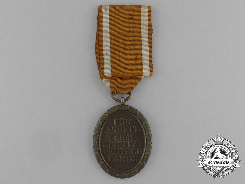 a_german_defence_wall(_west_wall)_medal_with_e._f._wiedmann_of_frankfurt_aa_0918