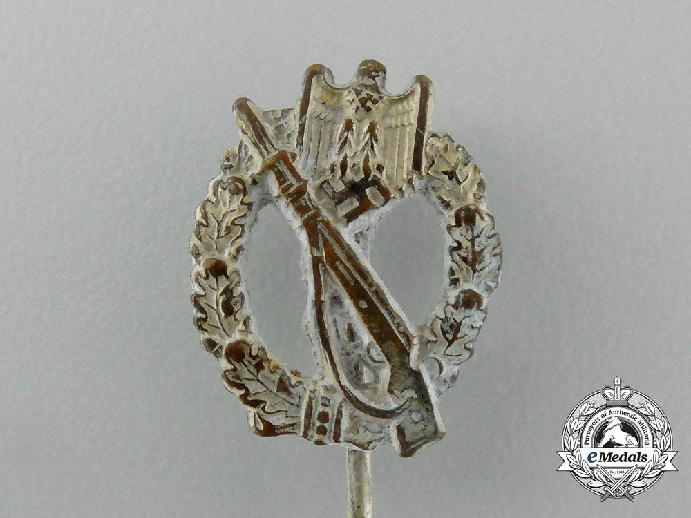 a_second_war_german_miniature_silver_grade_infantry_assault_stick_pin_aa_1010