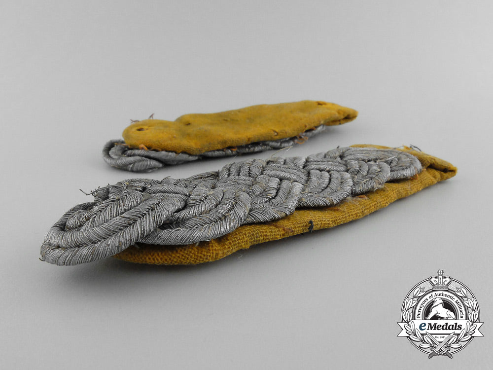 a_set_of_uniform_removed_luftwaffe_major's_flight_shoulder_board_pair_aa_1039