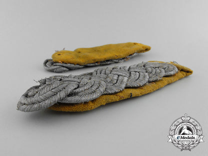 a_set_of_uniform_removed_luftwaffe_major's_flight_shoulder_board_pair_aa_1039