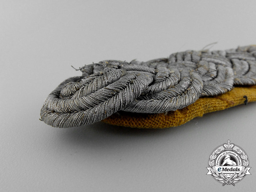 a_set_of_uniform_removed_luftwaffe_major's_flight_shoulder_board_pair_aa_1040