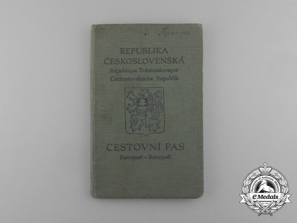 a1938_czechoslovakian_passport_with_german_customs_service_photos_aa_1258