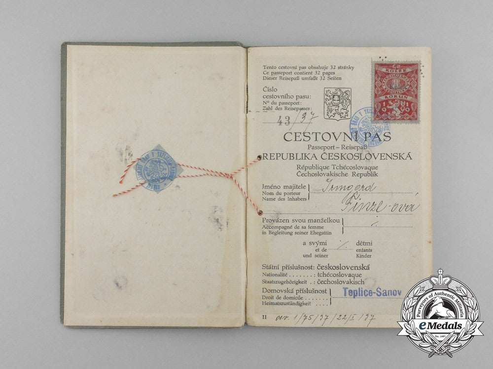 a1938_czechoslovakian_passport_with_german_customs_service_photos_aa_1259