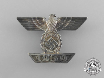 a_fine_quality_clasp_to_the_iron_cross1939_first_class;_type_ii_aa_1399