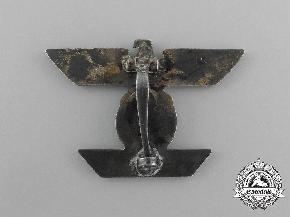 a_fine_quality_clasp_to_the_iron_cross1939_first_class;_type_ii_aa_1400