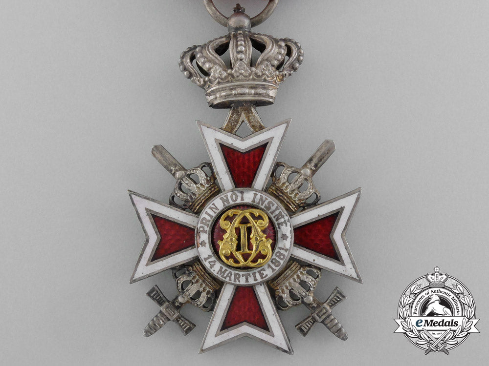 an_order_of_the_crown_of_romania,_knight,_type_ii(1932-1947)_aa_2001