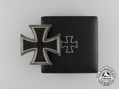 an_iron_cross1939_first_class_in_its_original_case_of_issue_aa_2607