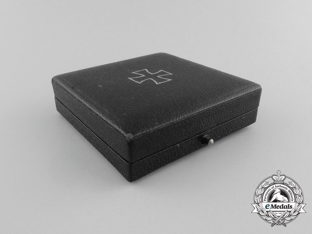 an_iron_cross1939_first_class_in_its_original_case_of_issue_aa_2608