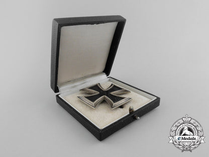 an_iron_cross1939_first_class_in_its_original_case_of_issue_aa_2609