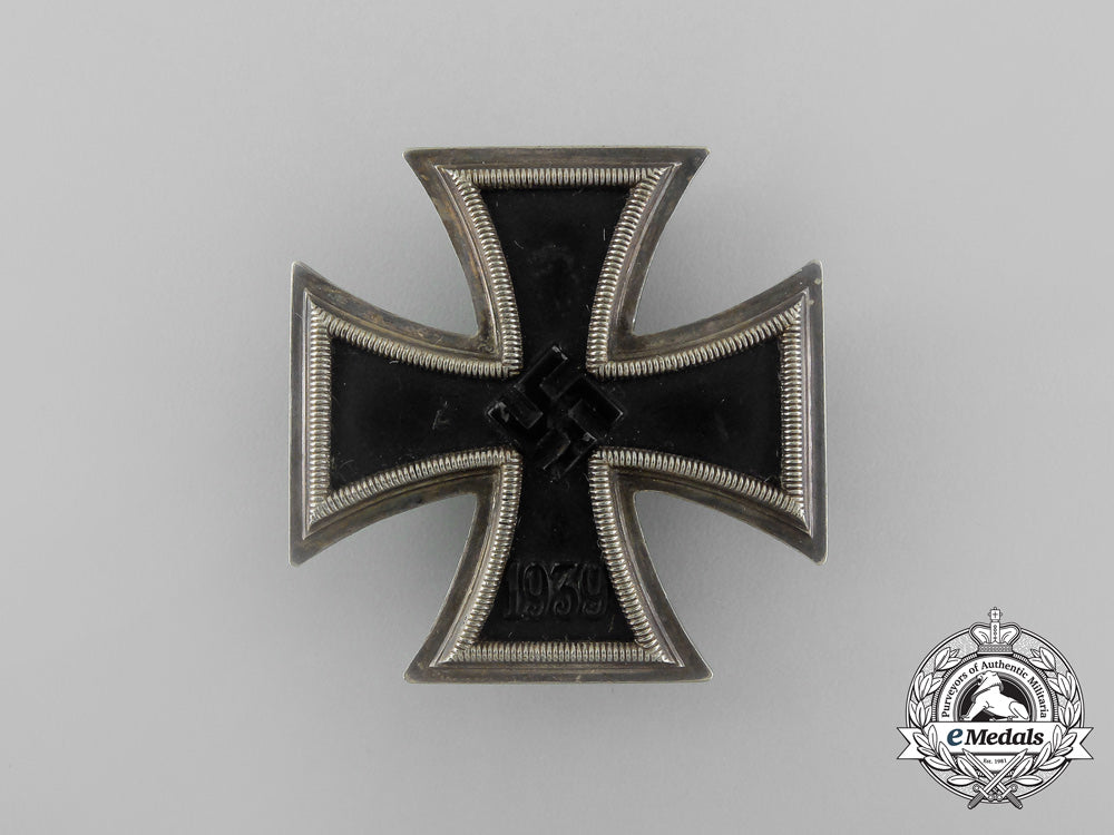 an_iron_cross1939_first_class_in_its_original_case_of_issue_aa_2610