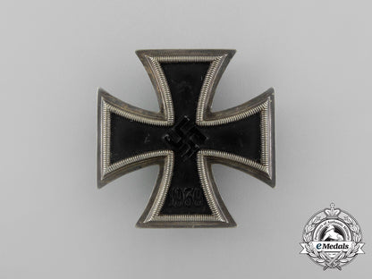 an_iron_cross1939_first_class_in_its_original_case_of_issue_aa_2610
