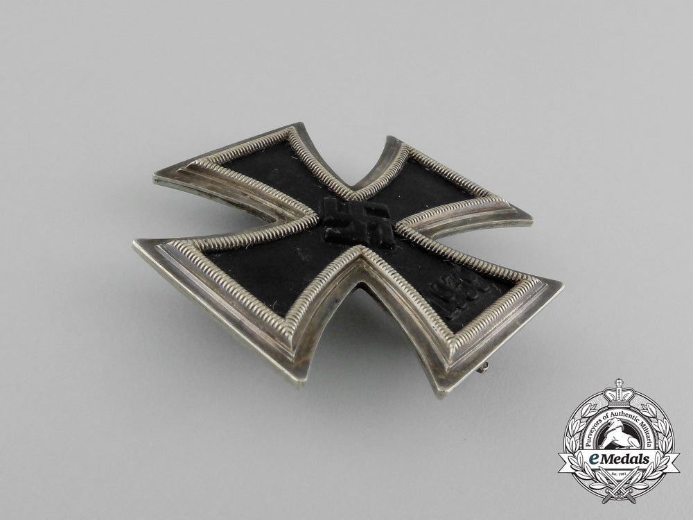 an_iron_cross1939_first_class_in_its_original_case_of_issue_aa_2612