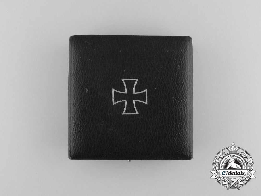 an_iron_cross1939_first_class_in_its_original_case_of_issue_aa_2616